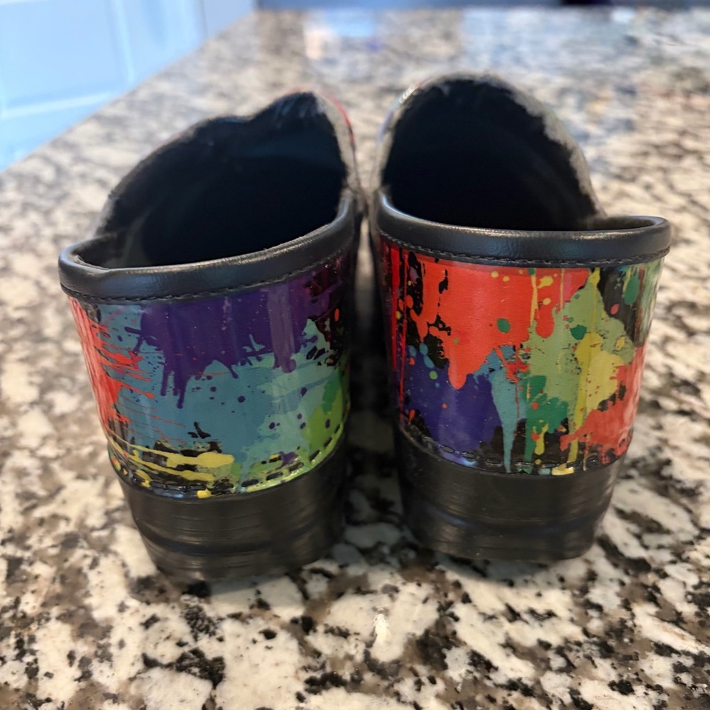 Dansko 39 paint splatter clogs - Picture 3 of 6